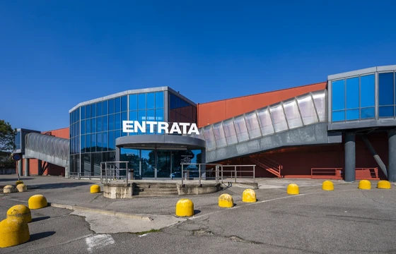 Erbusco (BS): Grande negozio in centro commerciale