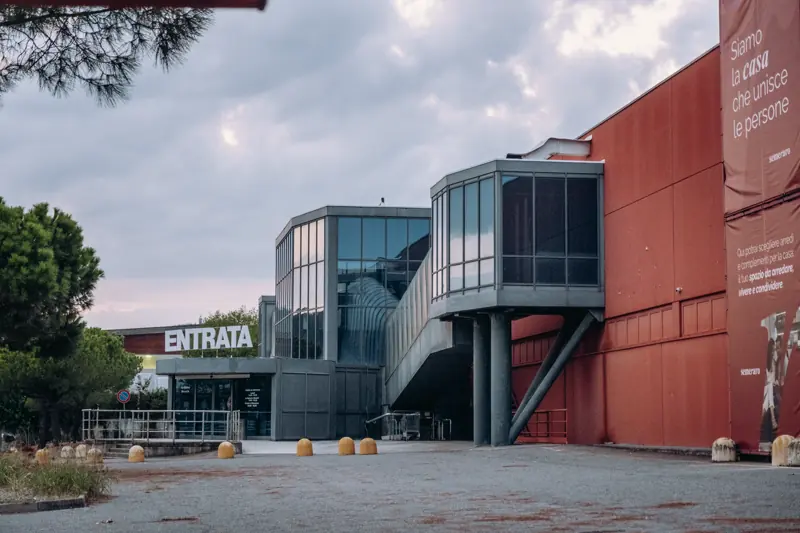 Erbusco (BS): Grande negozio in centro commerciale